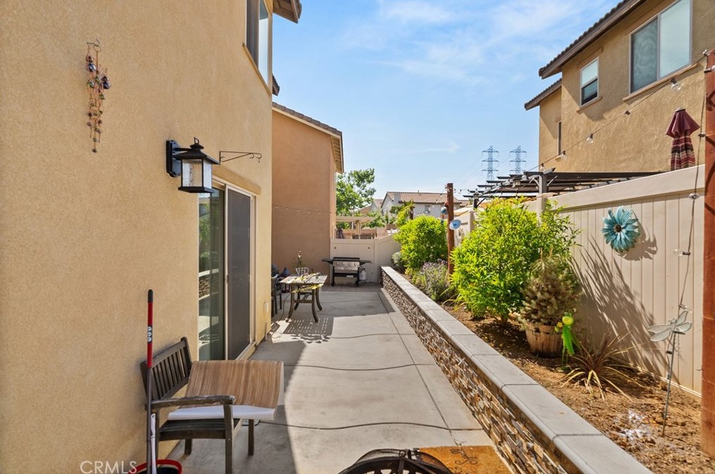 1408 Silverberry Ln, Beaumont CA  92223-1437 exterior