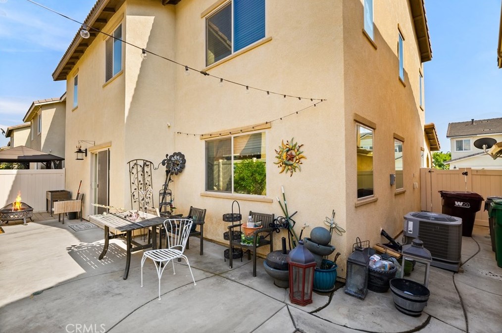 1408 Silverberry Ln, Beaumont CA  92223-1437 exterior