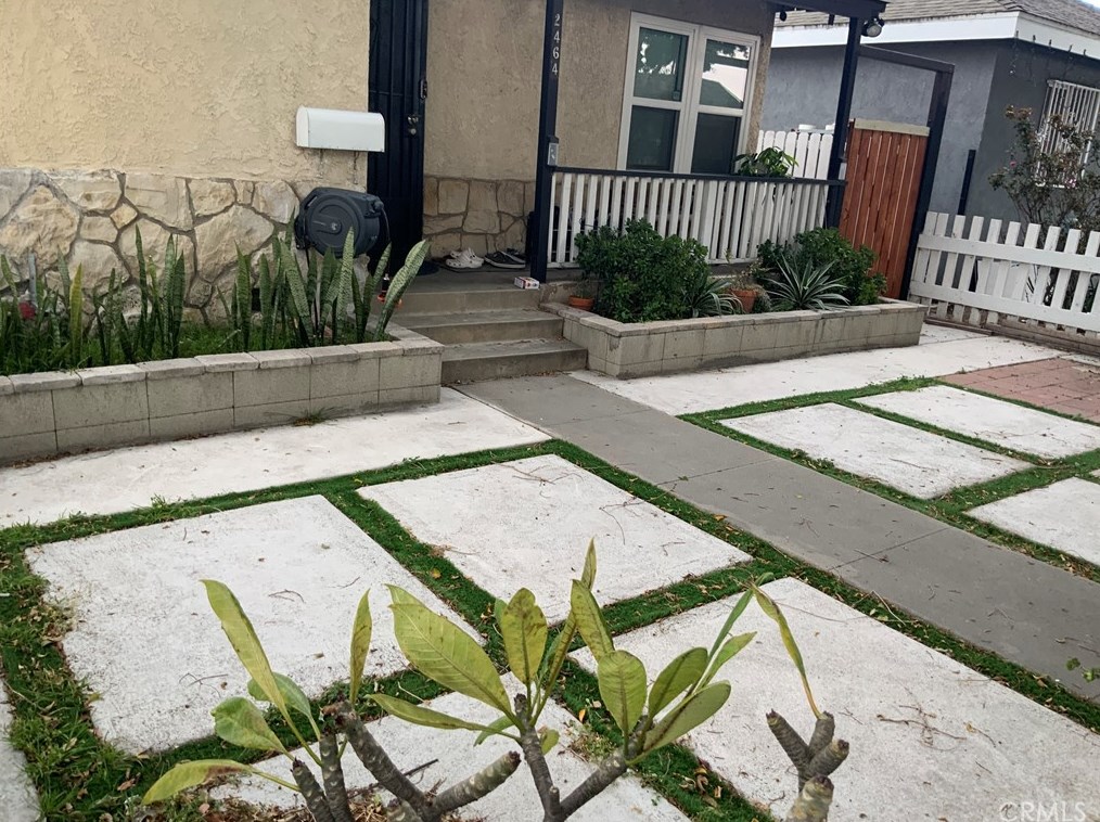 2464 Baltic Ave, Long Beach, CA 90810