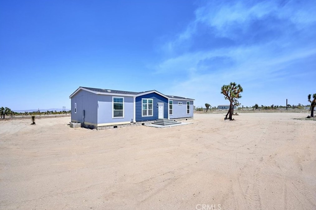 1824 Arcadia Rd, Phelan, CA 92371-4825