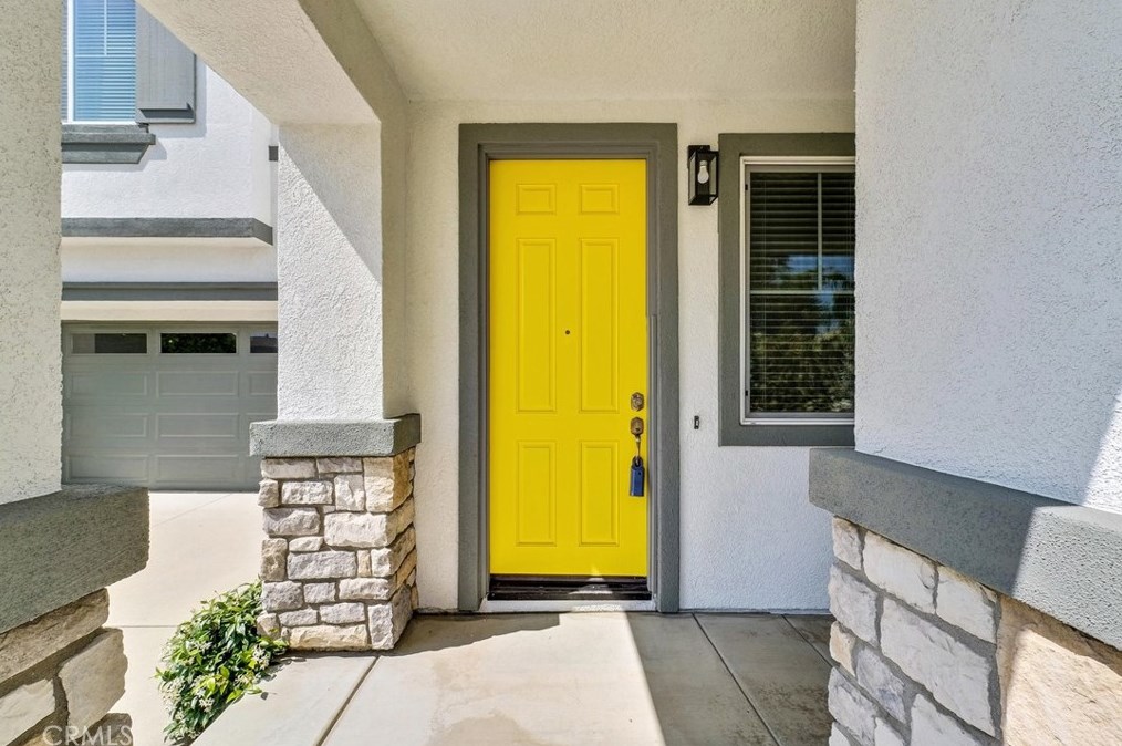 6158 Kingsmill Ct, Fontana CA  92336-5699 exterior