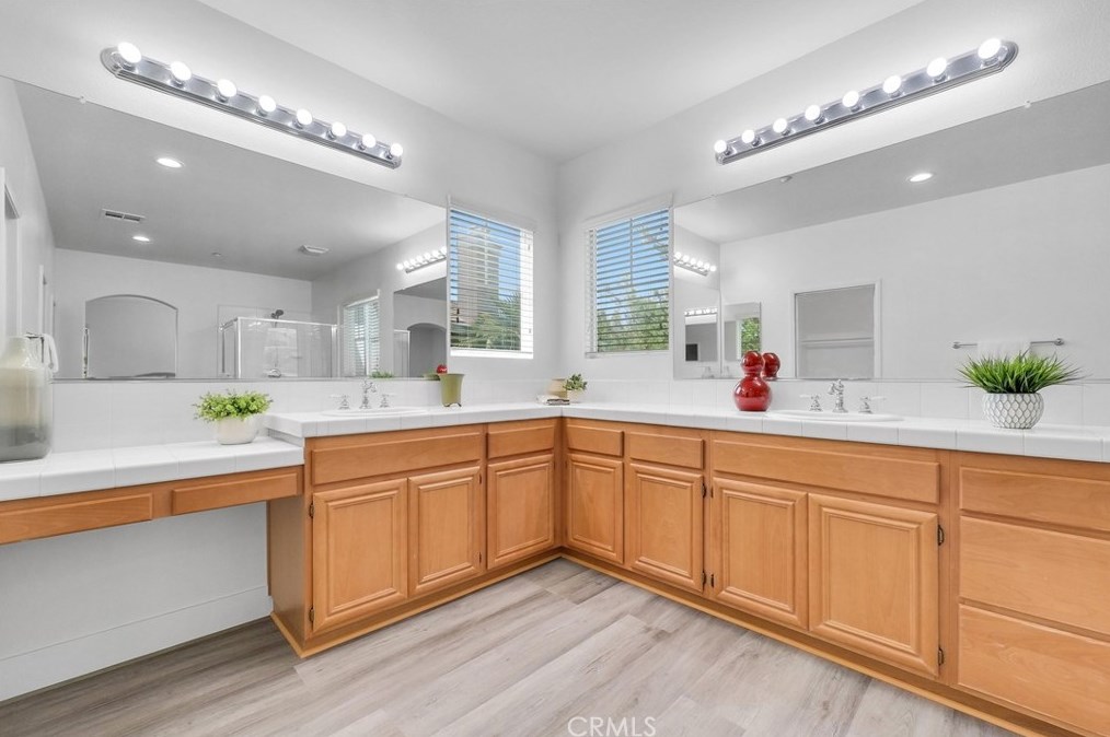 6158 Kingsmill Ct, Fontana CA  92336-5699 exterior