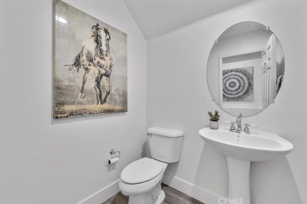 6158 Kingsmill Ct, Fontana CA  92336-5699 exterior