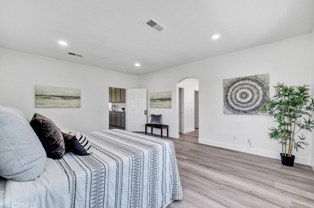 6158 Kingsmill Ct, Fontana CA  92336-5699 exterior