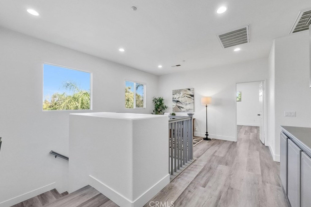 6158 Kingsmill Ct, Fontana CA  92336-5699 exterior