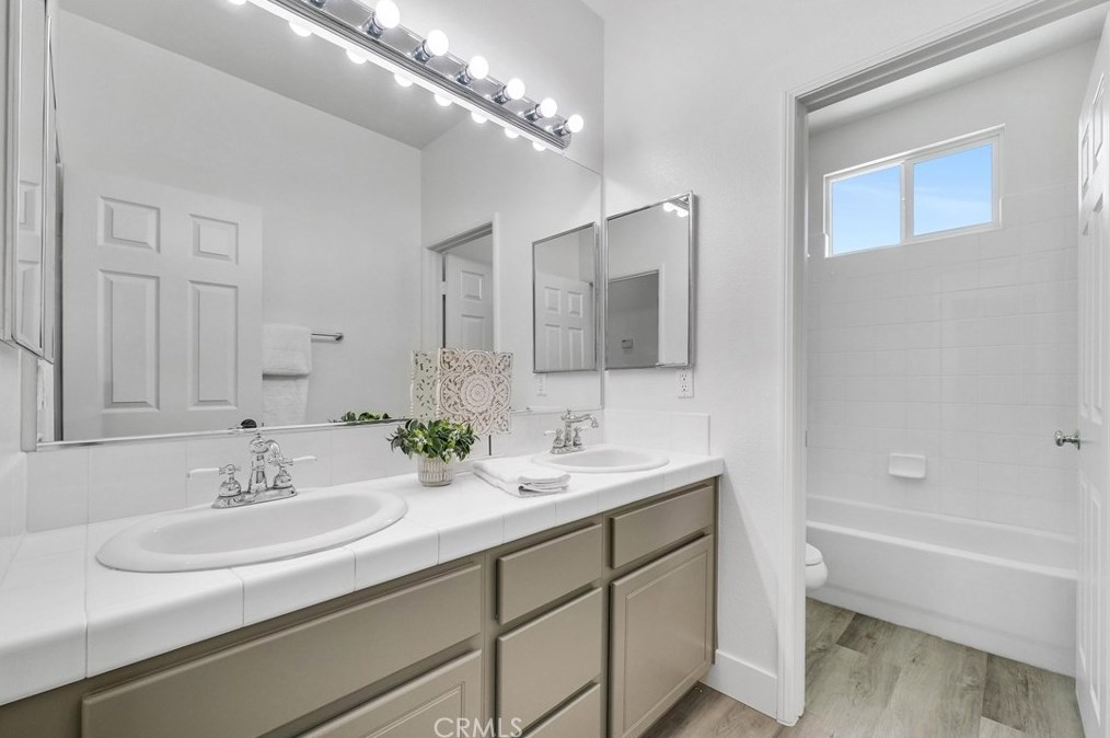 6158 Kingsmill Ct, Fontana CA  92336-5699 exterior