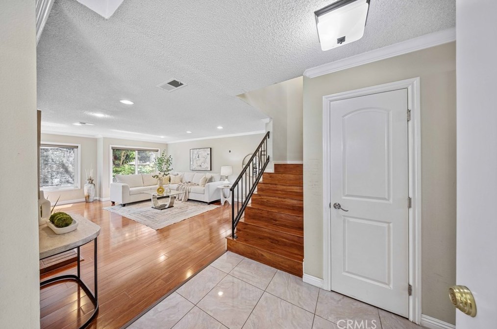2137 Dublin Ln, Pomona, CA 91765-3259