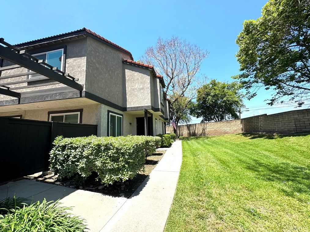 1842 Vineyard Ave, Ontario, CA 91764-7725