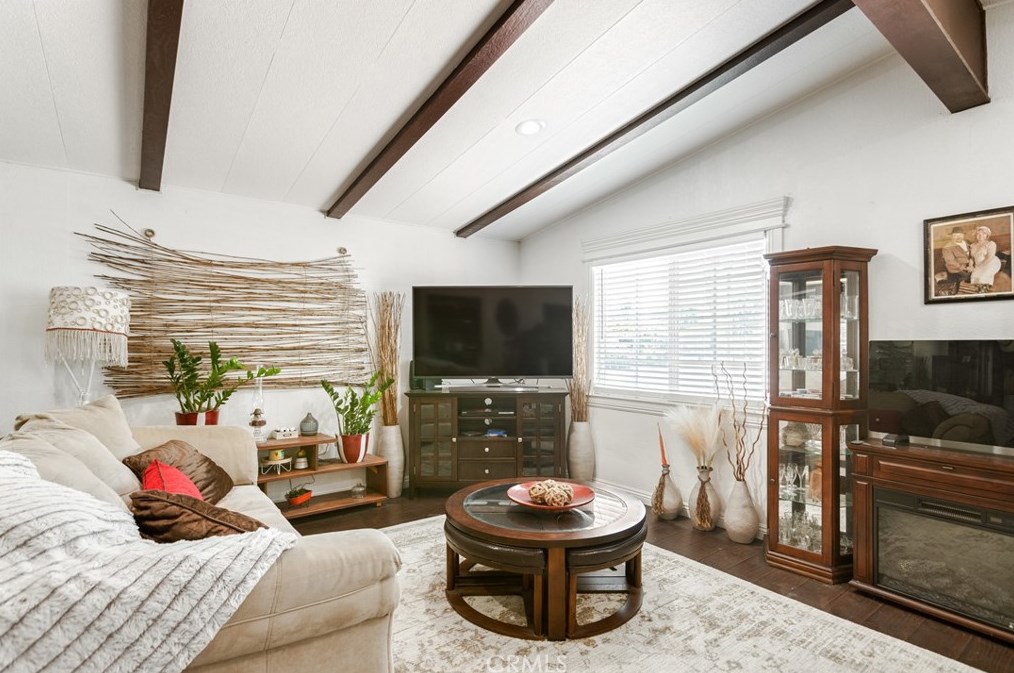 367 Siesta Ct, Hemet CA  exterior