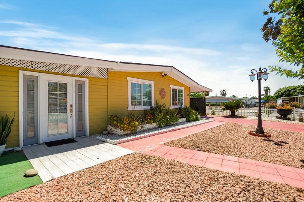 367 Siesta Ct, Hemet, CA 92543-8839