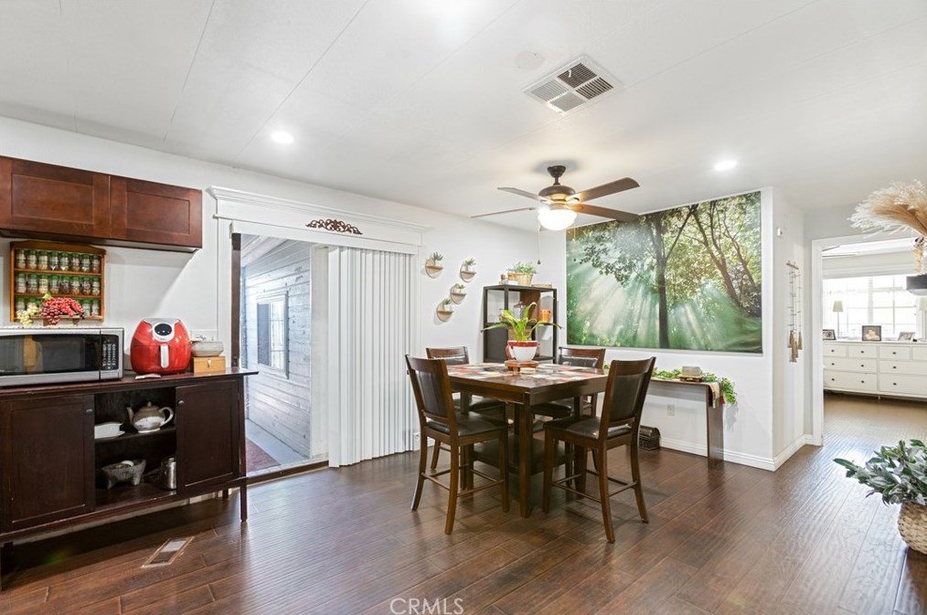 367 Siesta Ct, Hemet CA  exterior