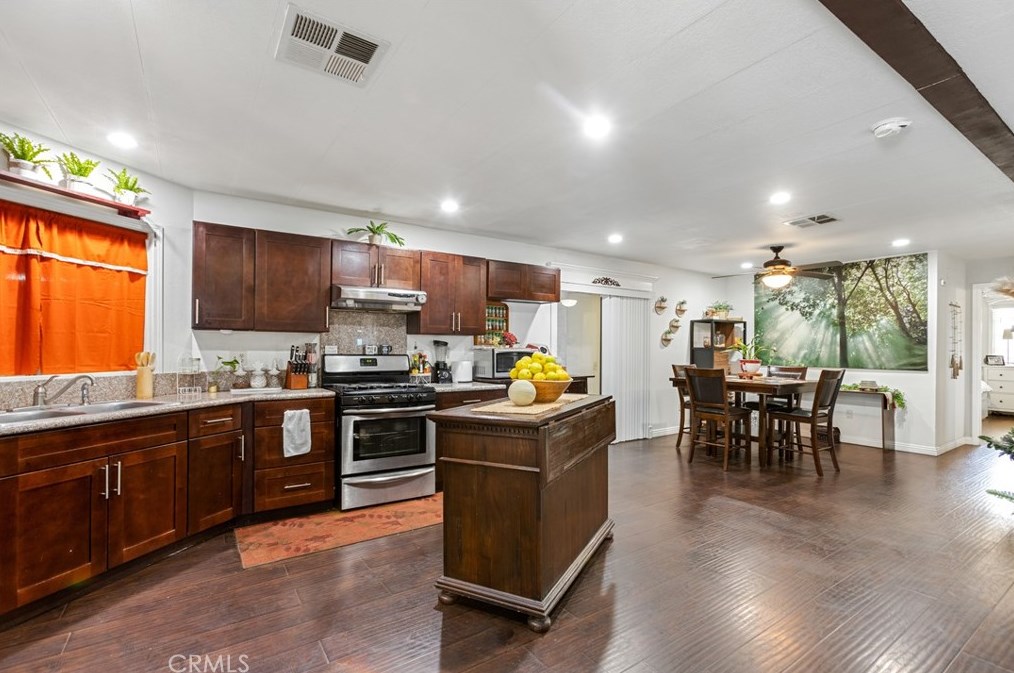 367 Siesta Ct, Hemet CA  exterior