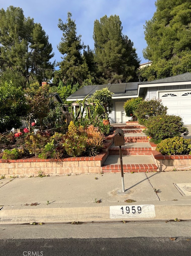 1959 Viento Verano Dr, Pomona, CA 91765-2707