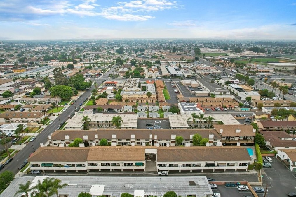 16136 Cornuta Ave, Bellflower CA 90706-4866 exterior