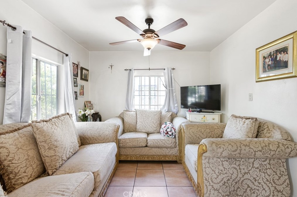 139 88th Pl, Los Angeles CA 90003-3413 exterior