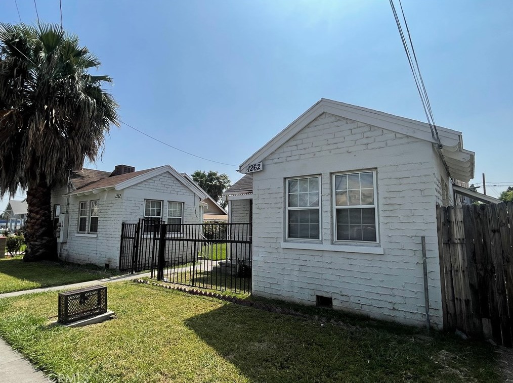 1262 D St, San Bernardino, CA 92405-4744