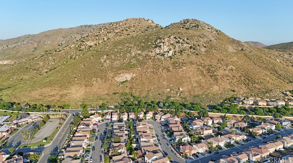 11609 Sparrow Dr, Fontana, CA 92337