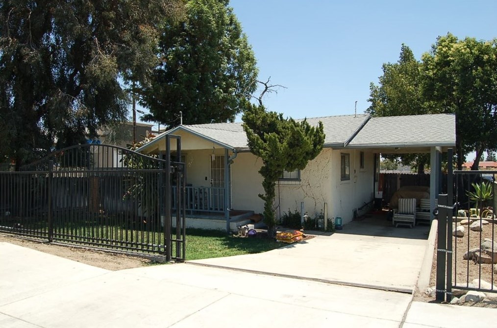 135 W Randall Ave, Rialto, CA 92376