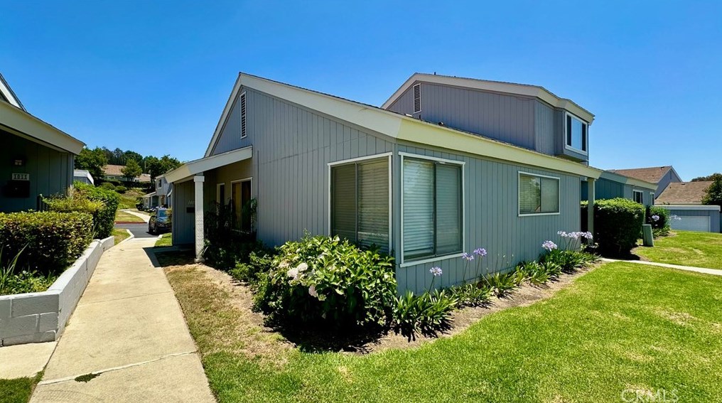 1015 Broken Creek Ln, Pomona, CA 91765