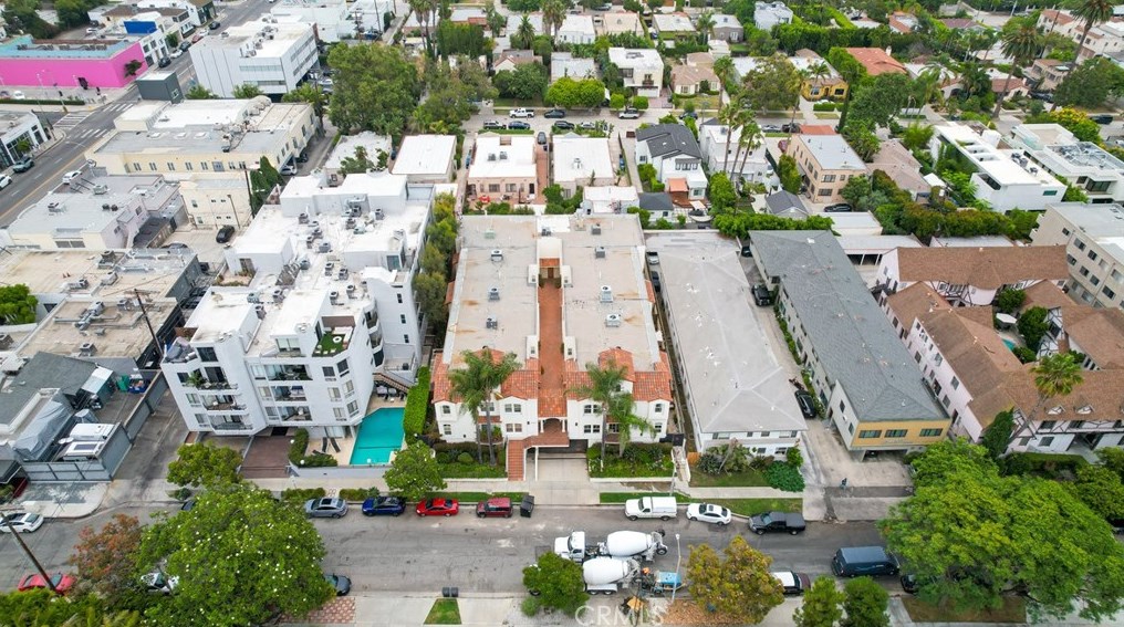 640 Sweetzer Ave, Los Angeles CA  90048-2184 exterior