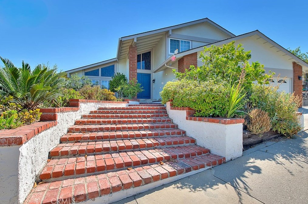 606 Cameron Crest Dr, Pomona, CA 91765