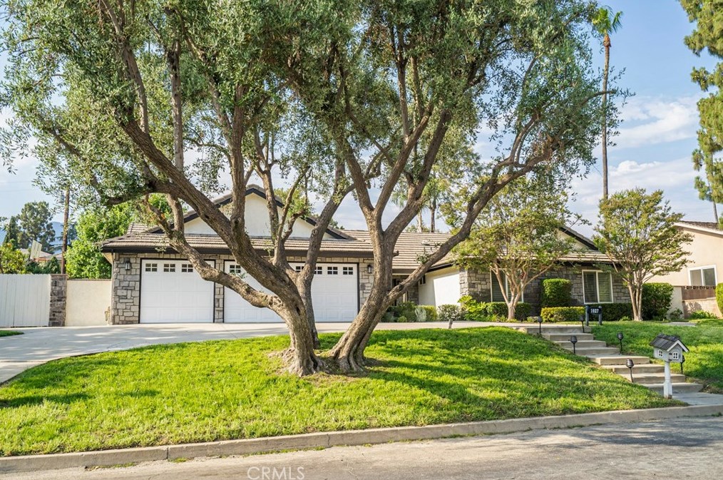 1027 Moab Dr, Claremont, CA 91711