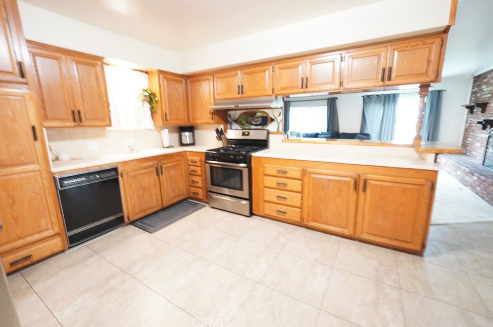 10283 Santa Anita Ave, Montclair, CA 91763