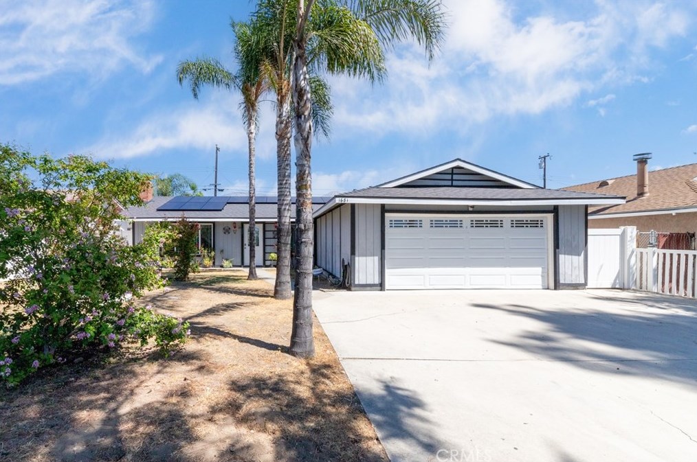 1681 E 7th St, Ontario, CA 91764