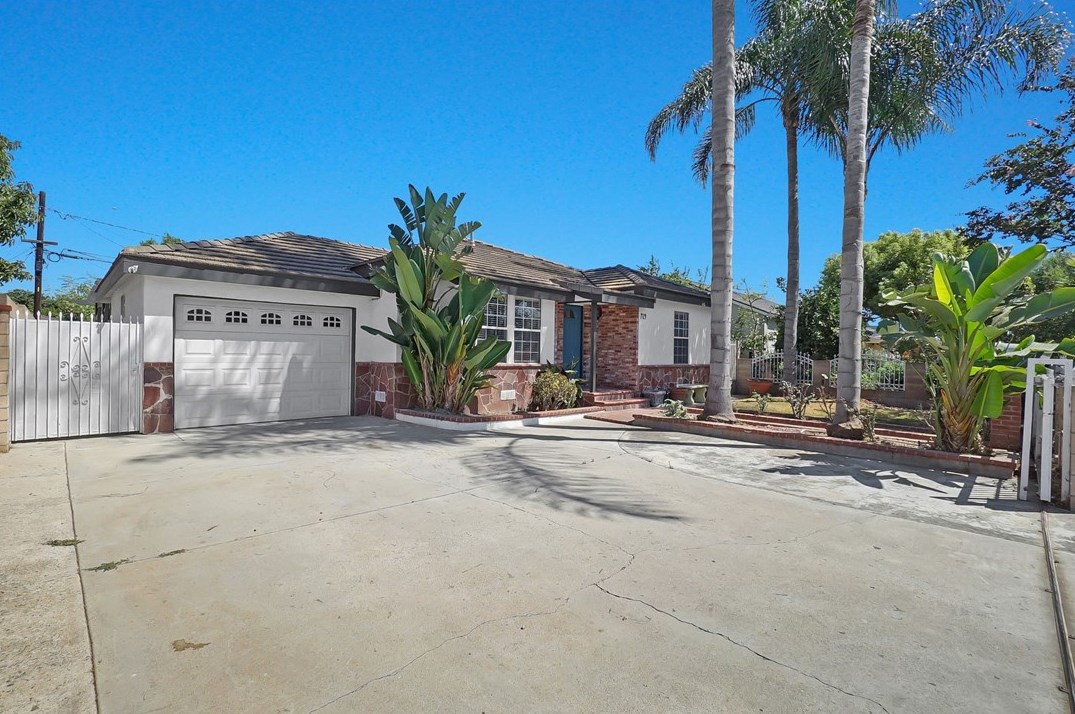 719 Townsend St, Santa Ana, CA 92703-2842