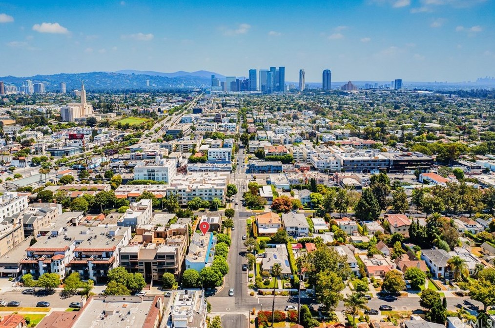 10929 Missouri Ave, Los Angeles CA  90025-5525 exterior