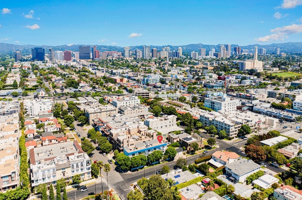 10929 Missouri Ave, Los Angeles CA  90025-5525 exterior