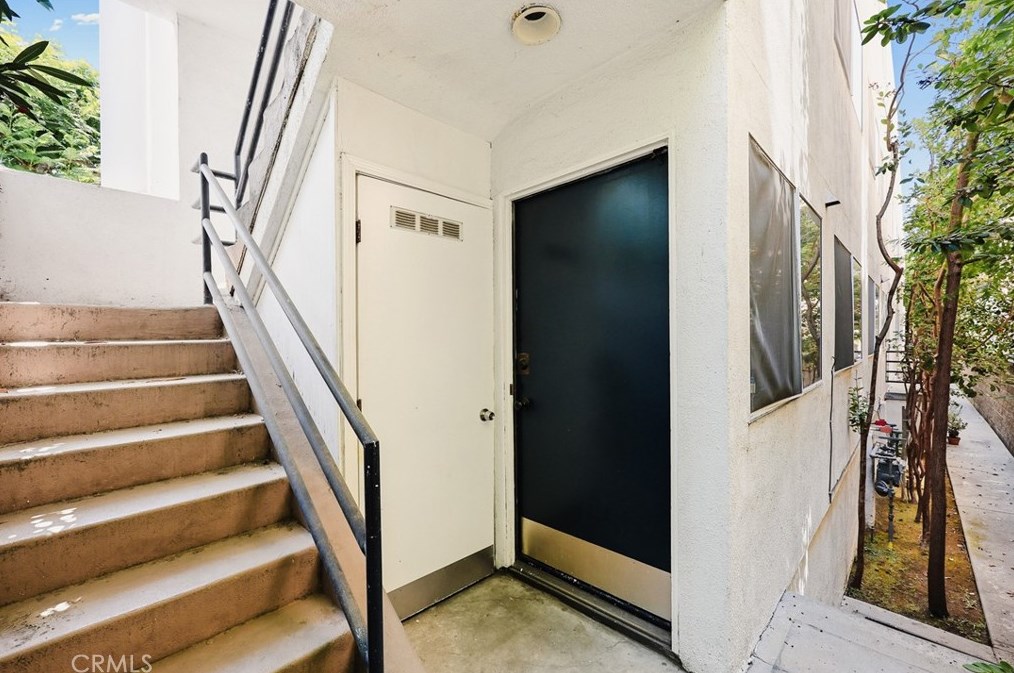 10929 Missouri Ave, Los Angeles CA  90025-5525 exterior
