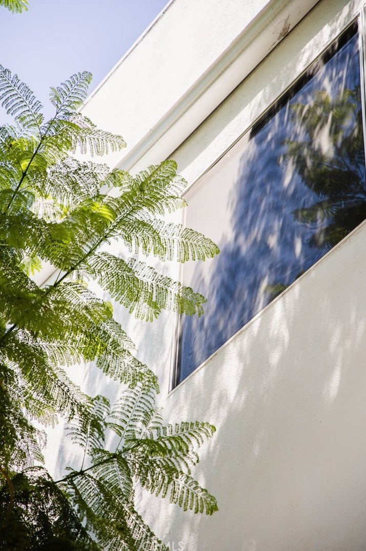 10929 Missouri Ave, Los Angeles CA  90025-5525 exterior
