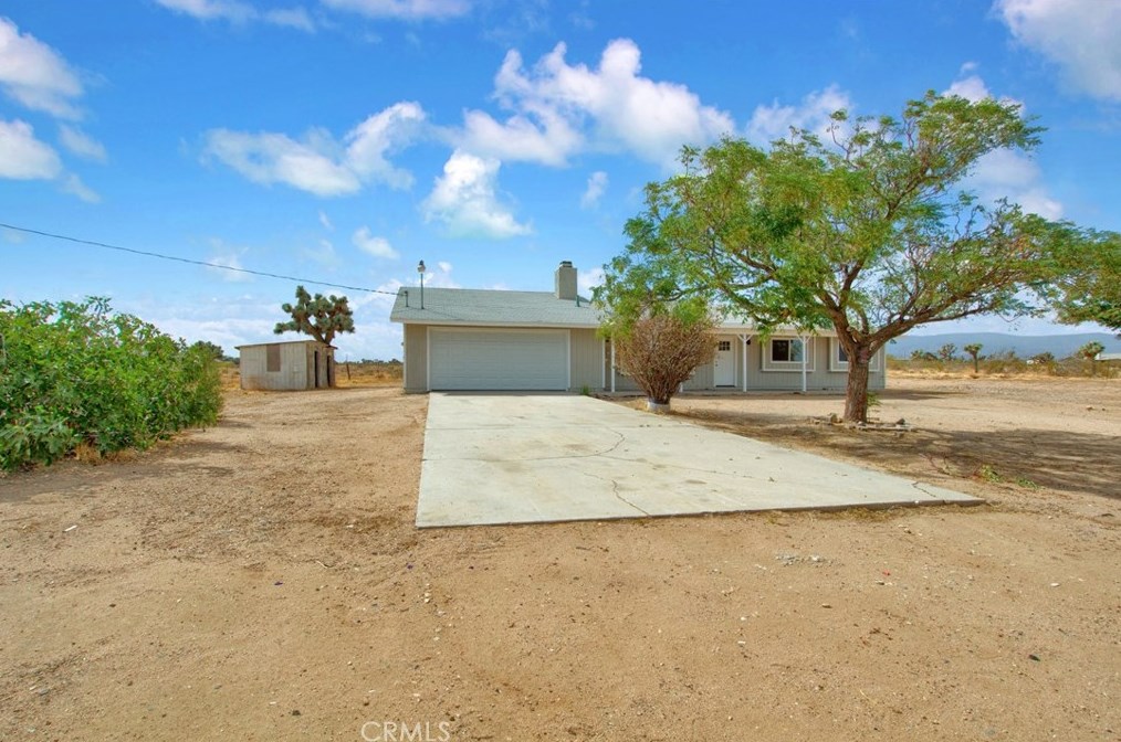 8779 7th St, Phelan, CA 92371