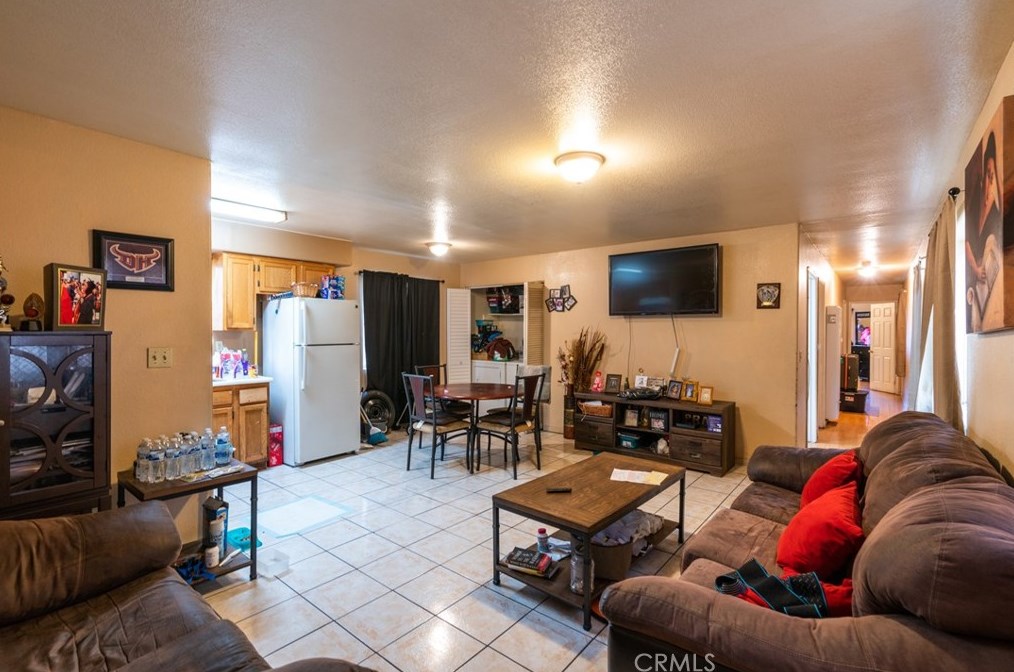 5845 Broadway, Los Angeles CA  90003-4659 exterior