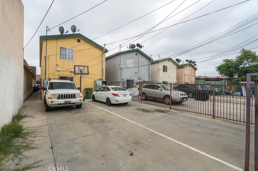 5845 Broadway, Los Angeles CA  90003-4659 exterior