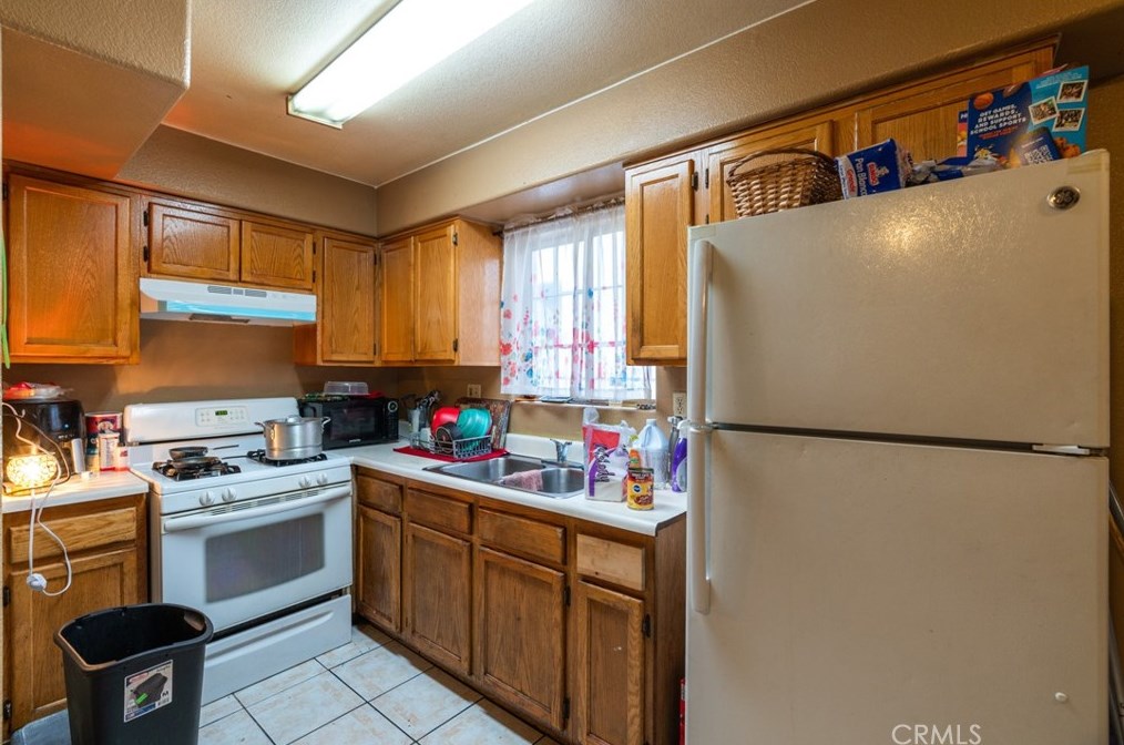 5845 Broadway, Los Angeles CA  90003-4659 exterior