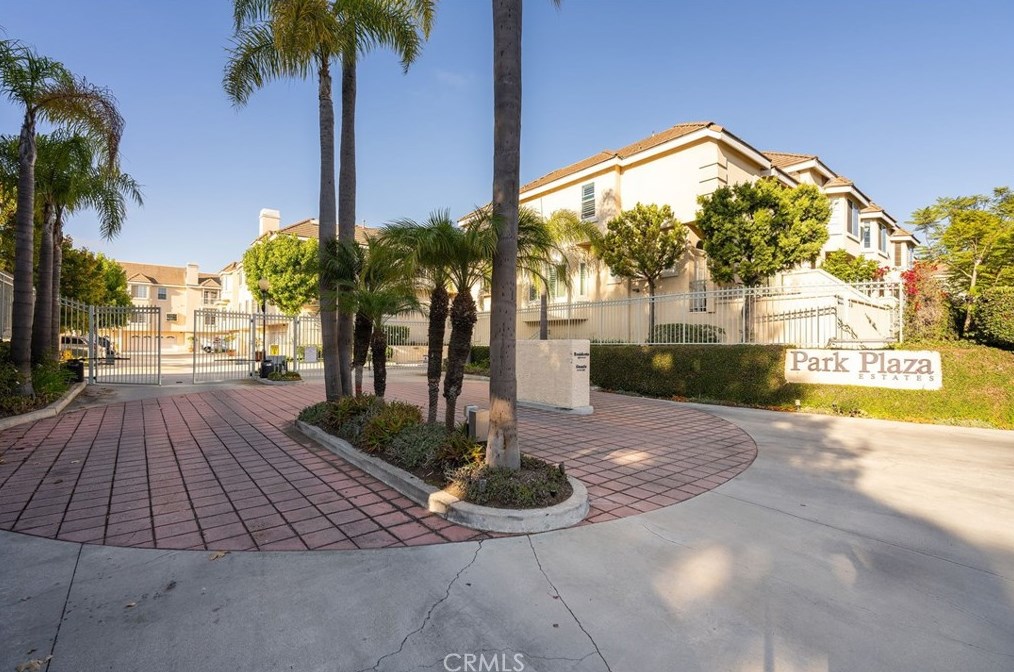 2825 Plaza Del Amo, Torrance CA  90503-9372 exterior