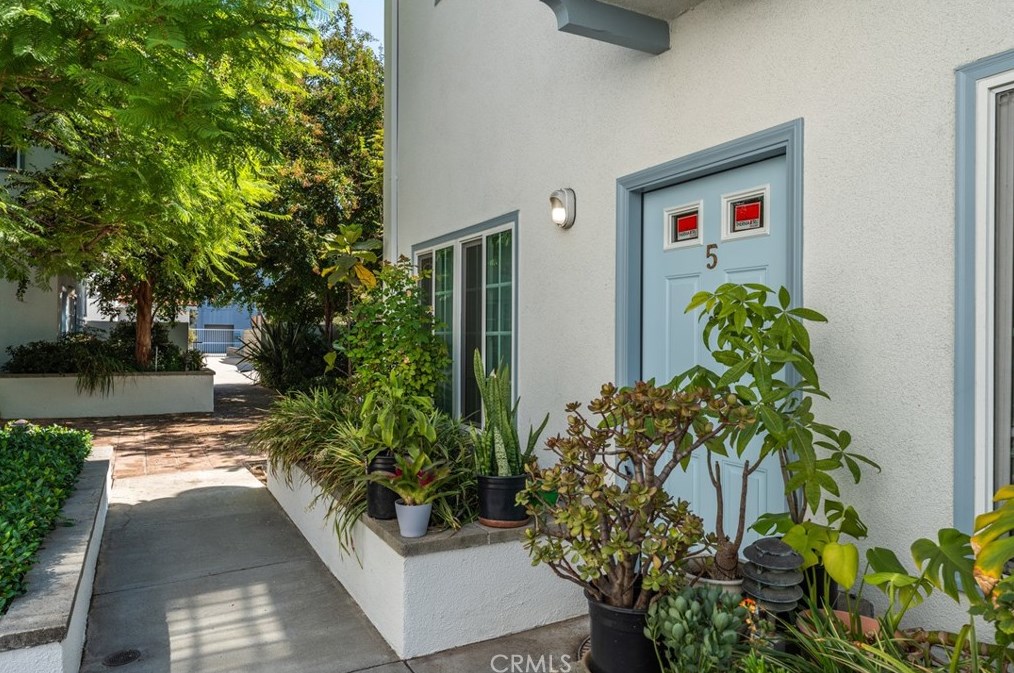 42 Michigan Ave, Pasadena, CA 91106-1823