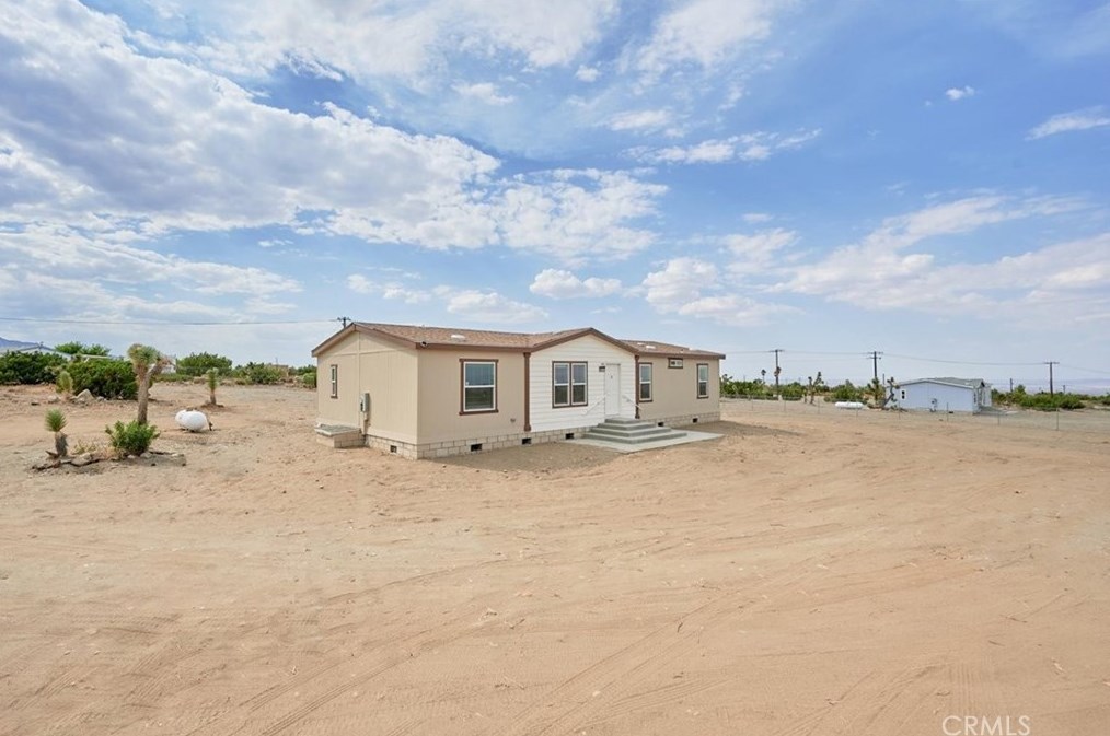 9426 Gitano Rd, Phelan, CA 92371
