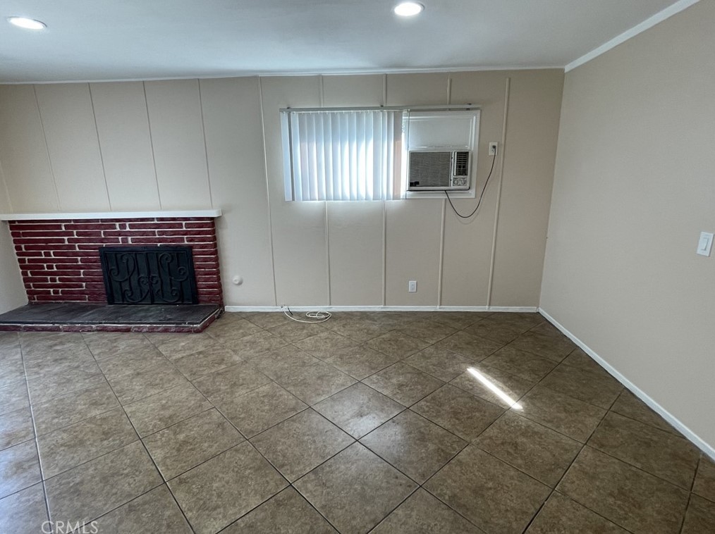 2208 Los Flores St, Pomona, CA 91767