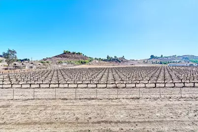 38680 Avenida De Felicidad, Murrieta, CA 92562 - Photo 10