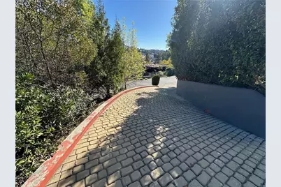 3907 Fredonia Drive, Los Angeles, CA 90068 - Photo 2