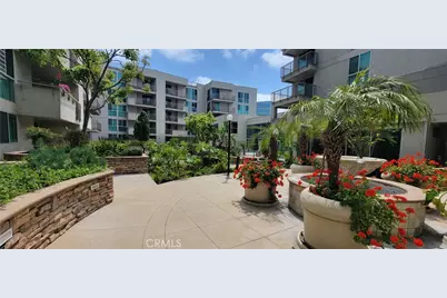 267 S San Pedro Street, Los Angeles, CA 90012 - Photo 12