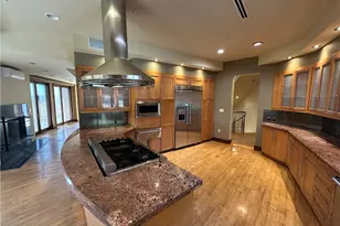 5077 Schumacher Rd, Calabasas, CA 91302 - Photo 10