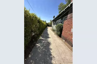 1034 Locust Street, Pasadena, CA 91106 - Photo 16