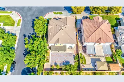 15841 Snowy Peak Lane, Fontana, CA 92336 - Photo 54