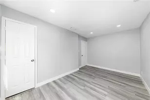 719 W Century, Los Angeles, CA 90044 - Photo 24