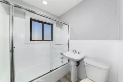 719 W Century, Los Angeles, CA 90044 - Photo 10