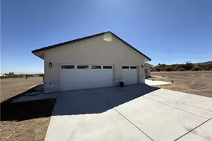 9591 Burbank Rd, Phelan, CA 92371 - Photo 2